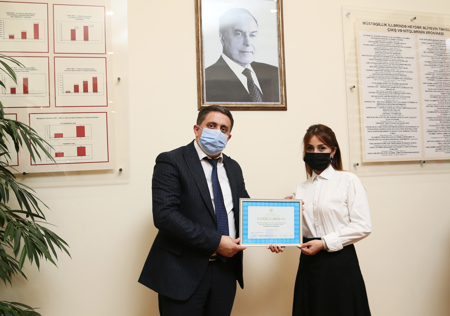 Müəllimlər təltif olunub